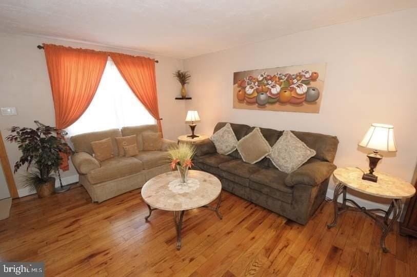 324 Dawson St - Photo 4 of 18