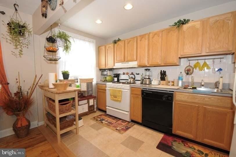 324 Dawson St - Photo 7 of 18