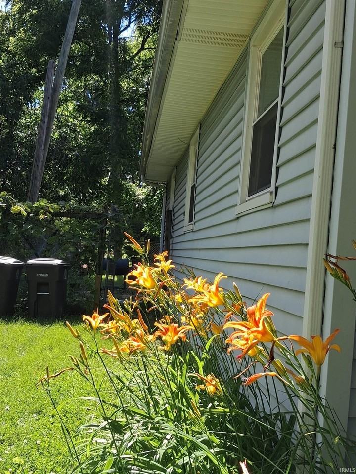 3516 Central Dr - Photo 3 of 27