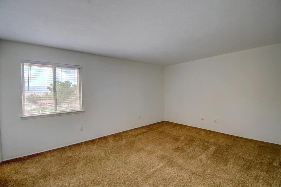 931 Country Club Dr Se #J - Photo 6 of 15