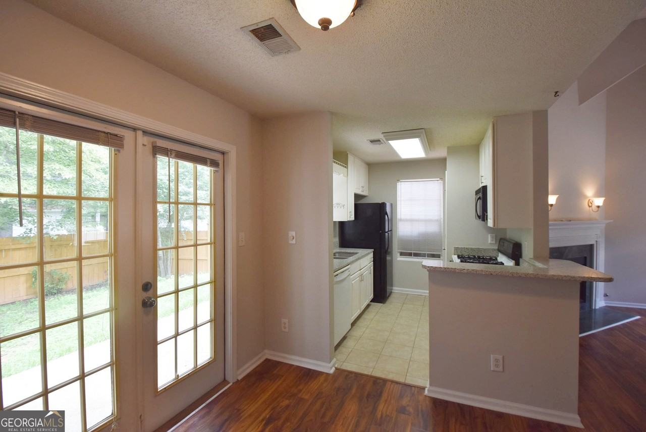 115 S Fairfield Dr - Photo 5 of 40