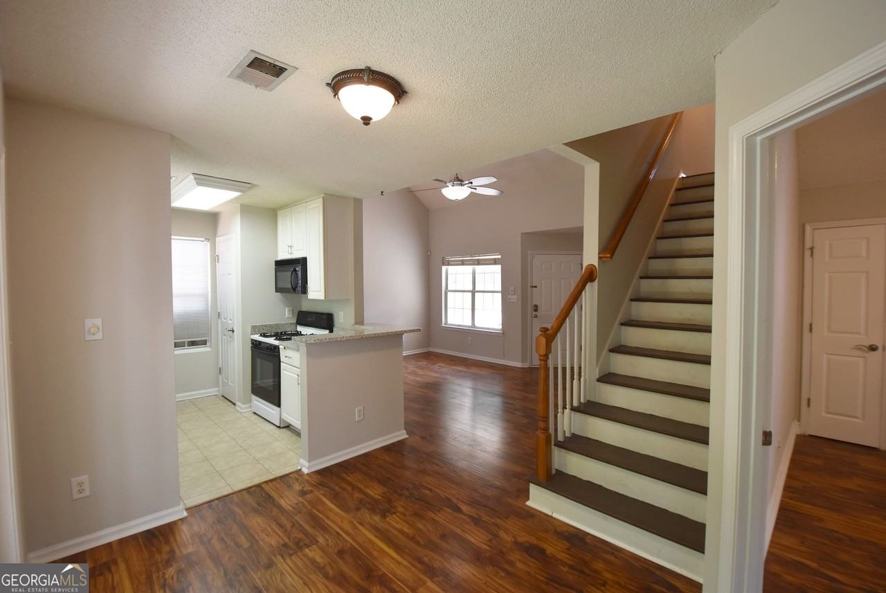 115 S Fairfield Dr - Photo 6 of 40