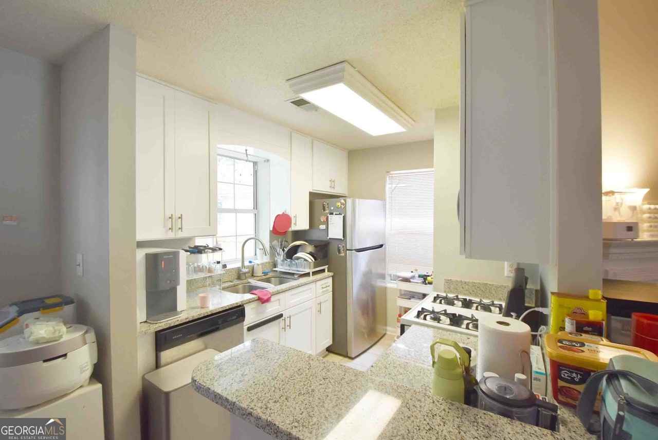 115 S Fairfield Dr - Photo 7 of 40