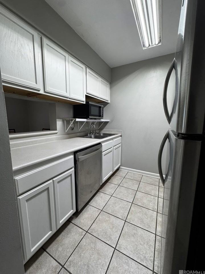 2951 Houma Blvd - Photo 2 of 13