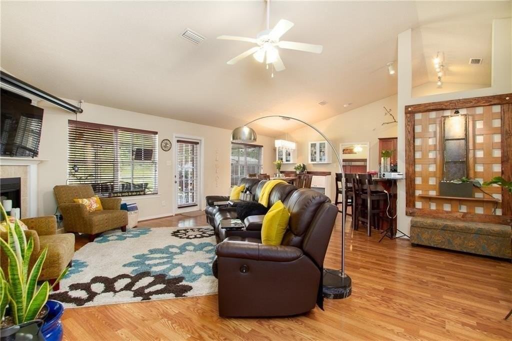 10214 Scott Plantation Dr N - Photo 3 of 13