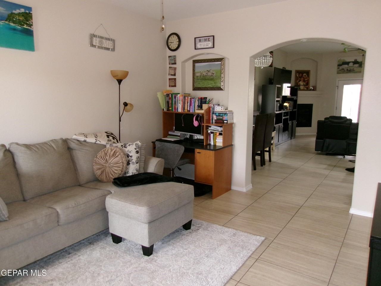 824 Caterick St - Photo 3 of 29