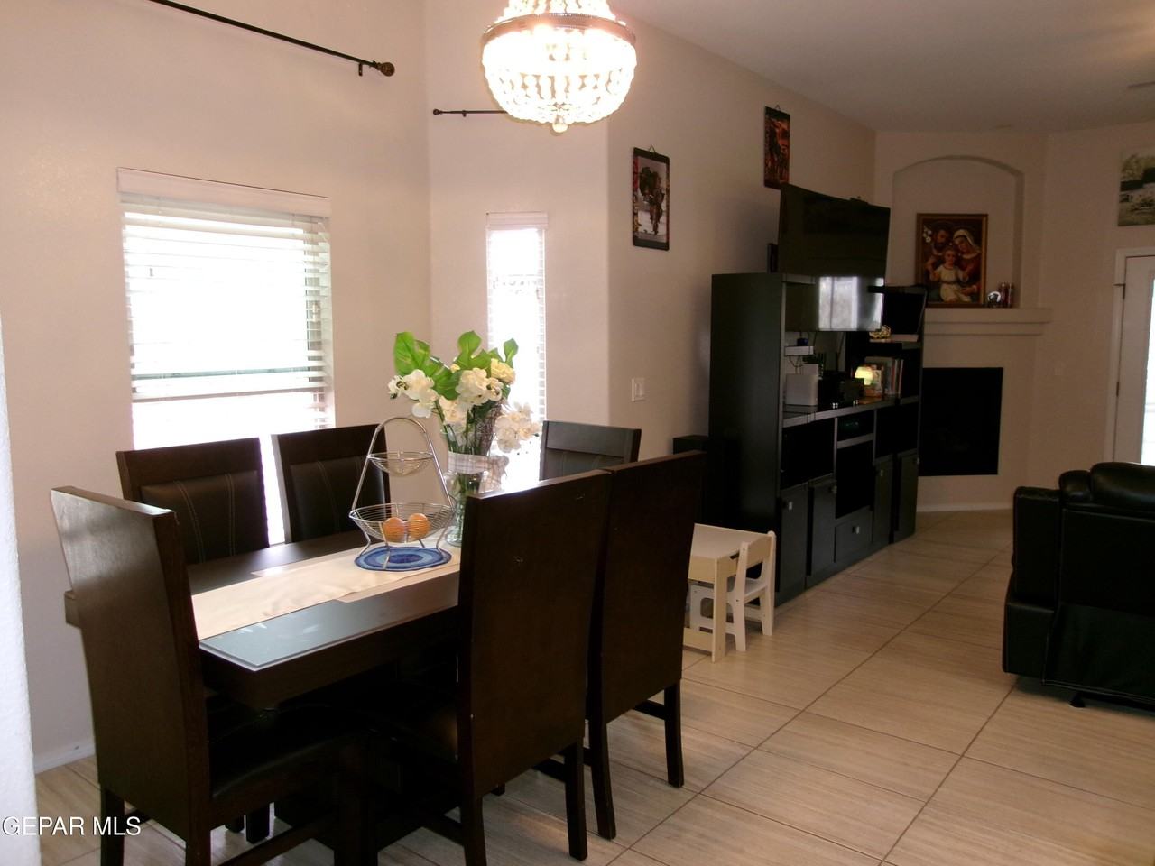 824 Caterick St - Photo 6 of 29