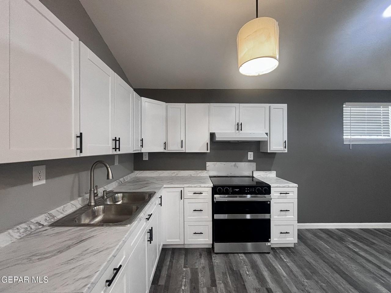 8335 Roseway Dr #2 - Photo 5 of 9