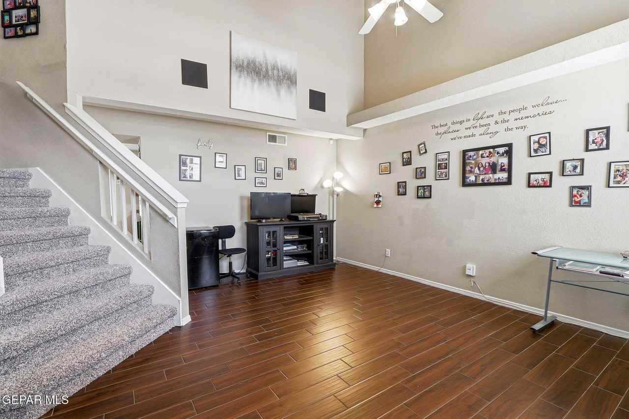 14233 Spanish Point Dr - Photo 3 of 35