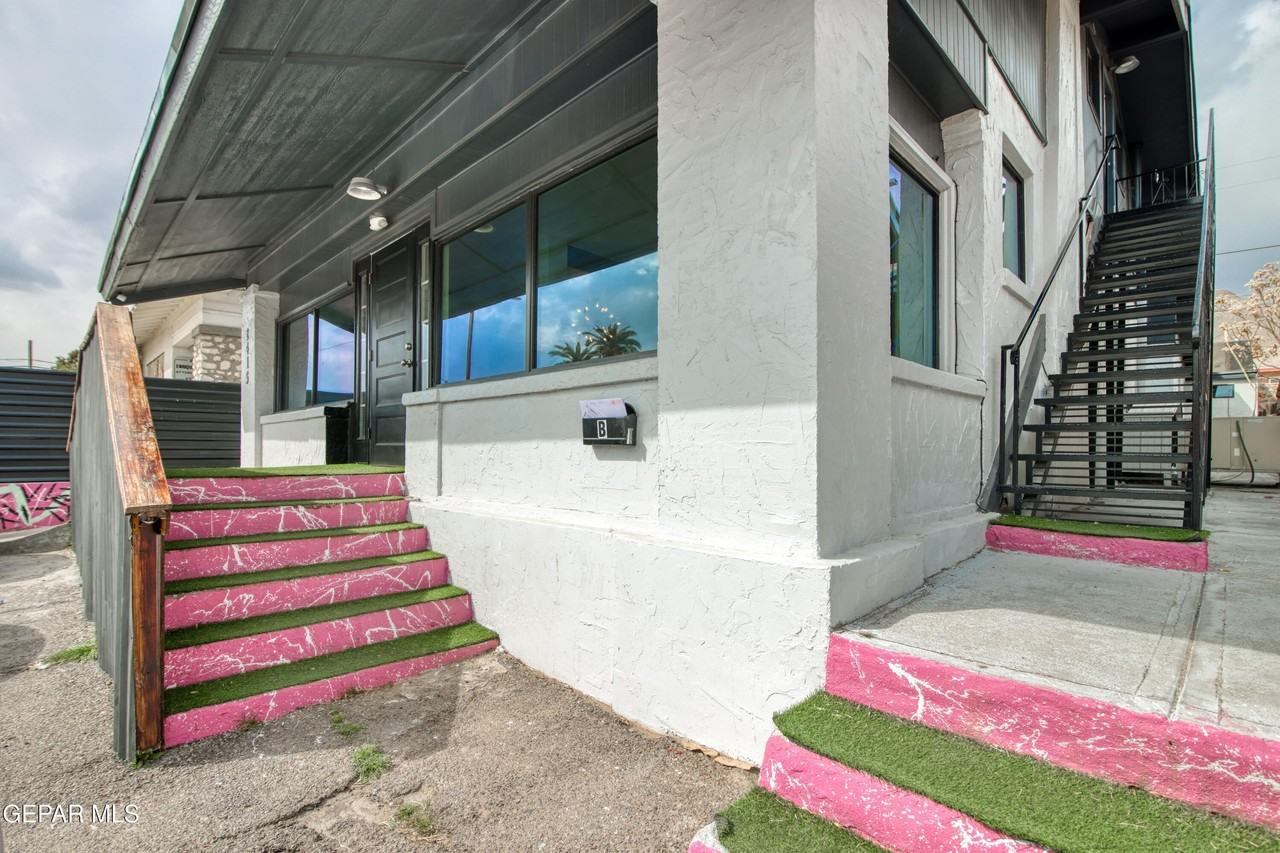 2415 Montana Ave - Photo 2 of 12