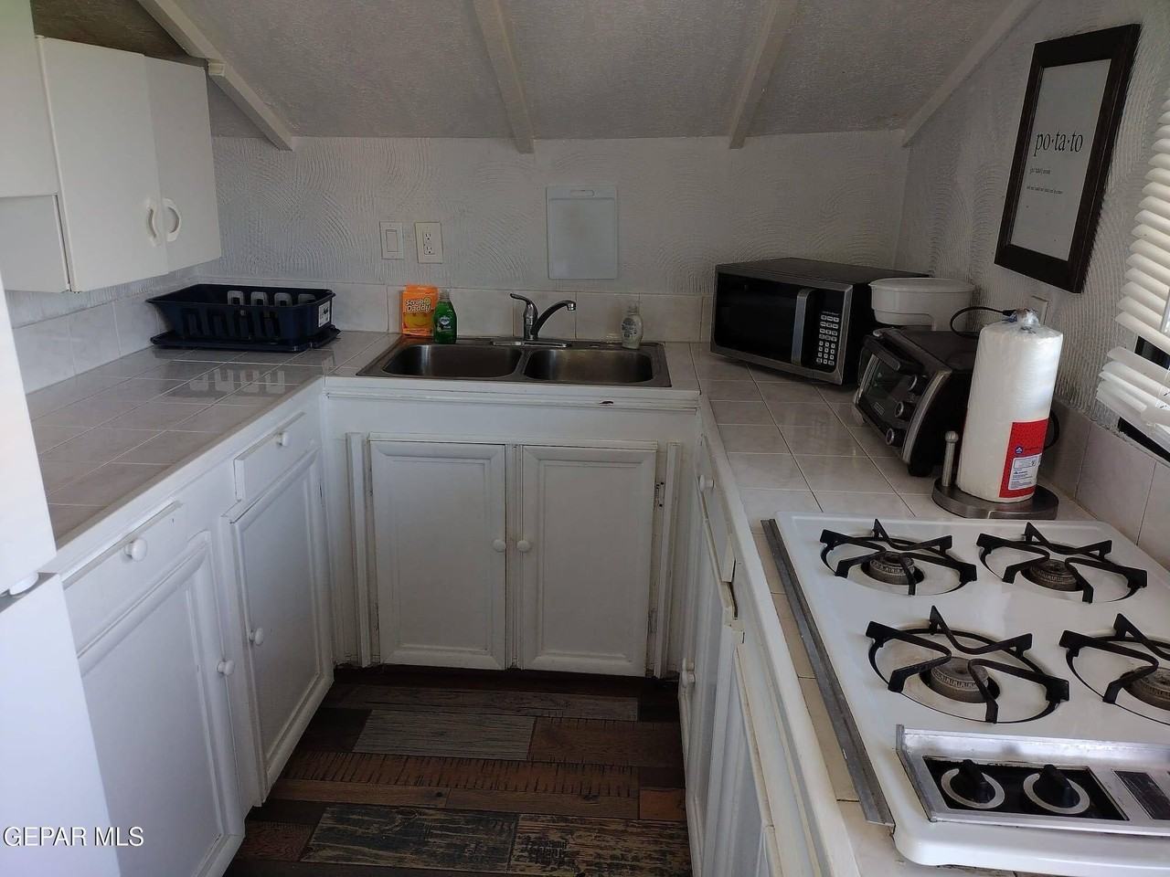 2415 Montana Ave - Photo 4 of 12