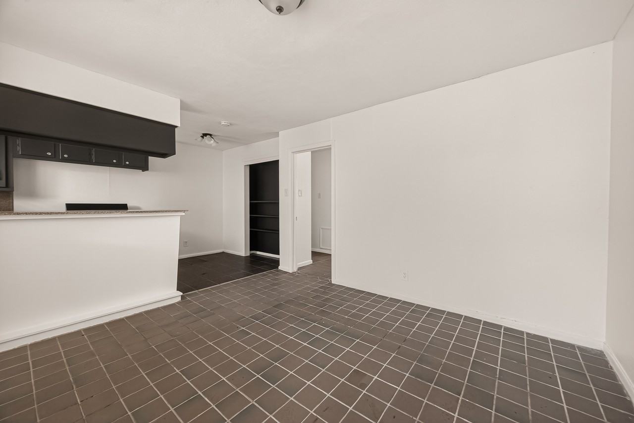2708 Oakcliff Street - Photo 5 of 10