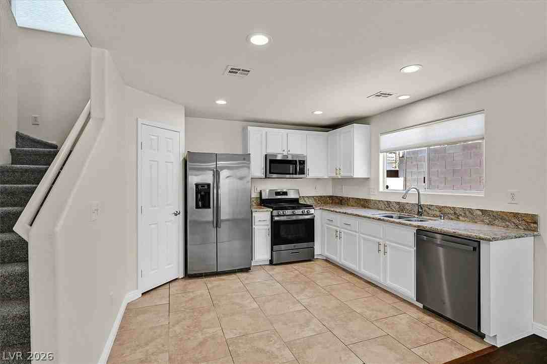 8755 Firecracker Ct - Photo 6 of 25