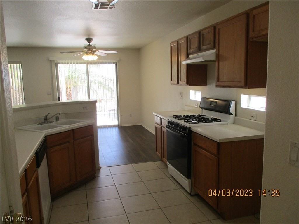 8034 Platville St - Photo 3 of 16