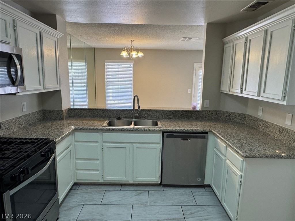 8653 Freeport Ln - Photo 6 of 18