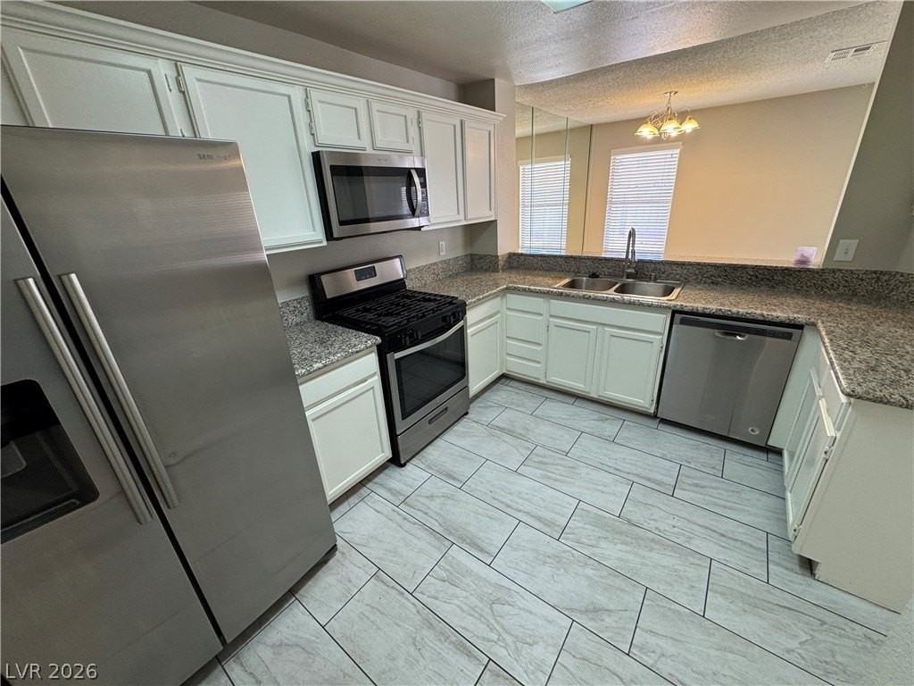 8653 Freeport Ln - Photo 7 of 18