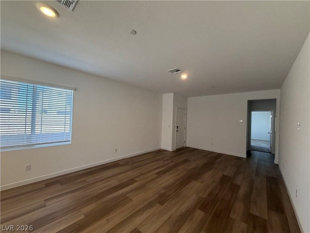 135 Chloe Chase Ave - Photo 4 of 18