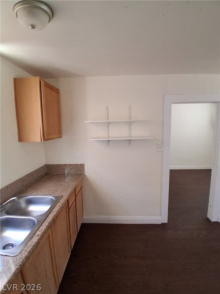 413 W Van Buren Ave #8 - Photo 4 of 16
