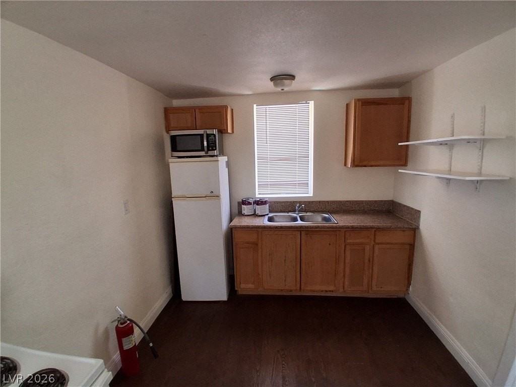 413 W Van Buren Ave #8 - Photo 5 of 16