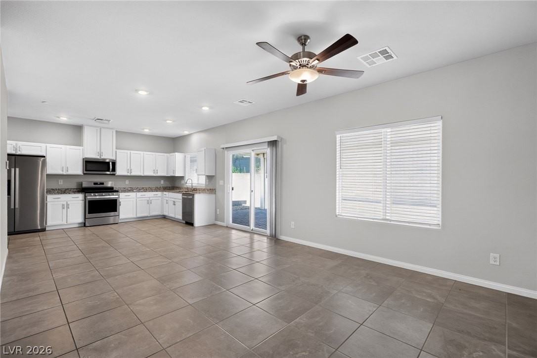 371 Scarlet Pine Ct - Photo 3 of 19