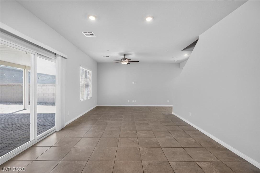 371 Scarlet Pine Ct - Photo 4 of 19