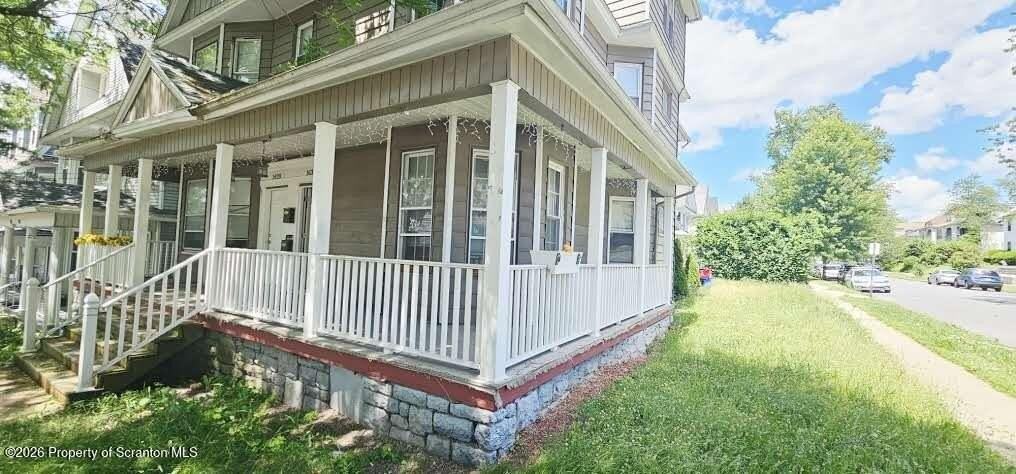 1631 Vine St - Photo 2 of 21