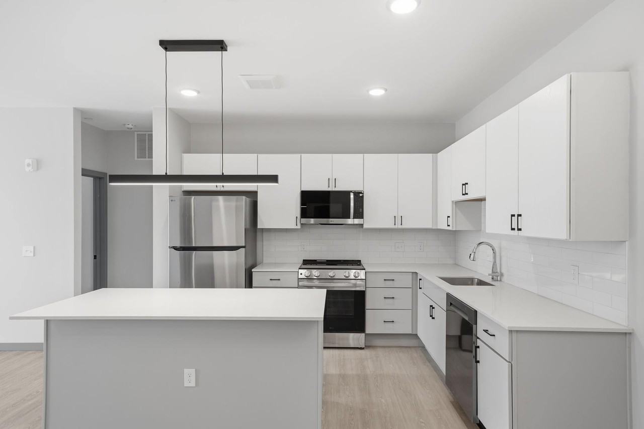 The Apartments at Plymouth Walk - Photo 6 of 31