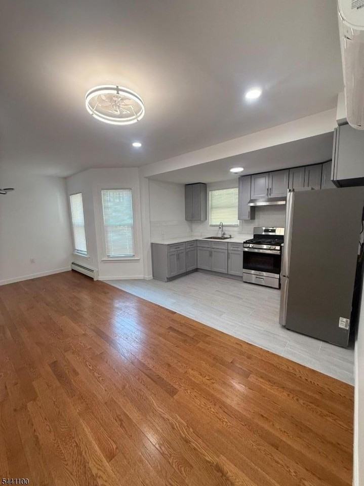 49 Mercer St - Photo 2 of 9