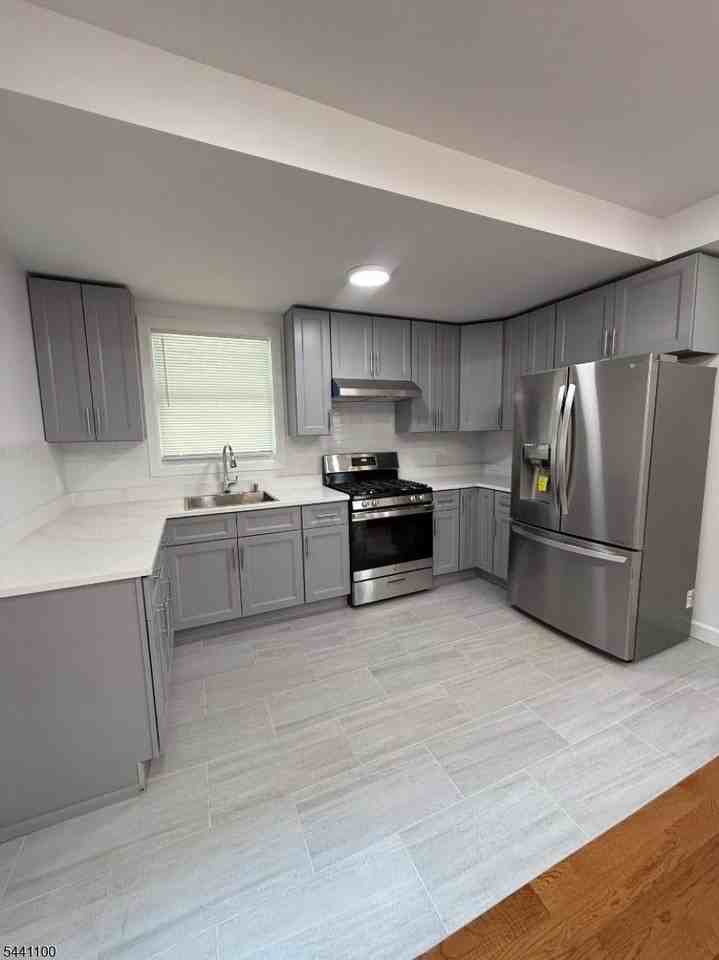 49 Mercer St - Photo 3 of 9