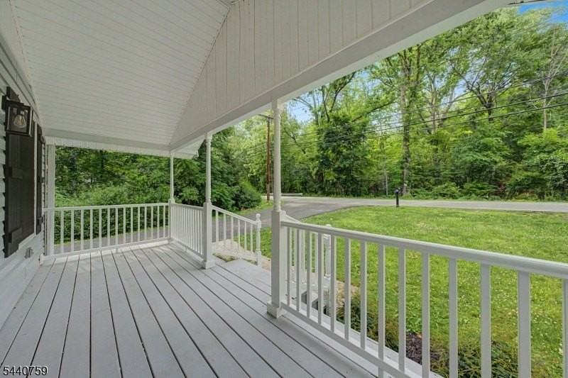 8 Oak Rd - Photo 4 of 29