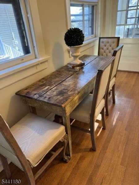 42 Gates Ave - Photo 4 of 7