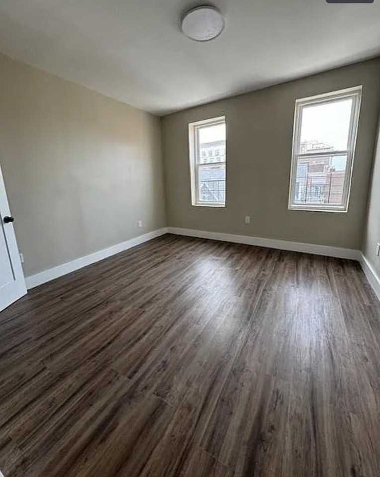 686 Bergen Ave #14 - Photo 4 of 6