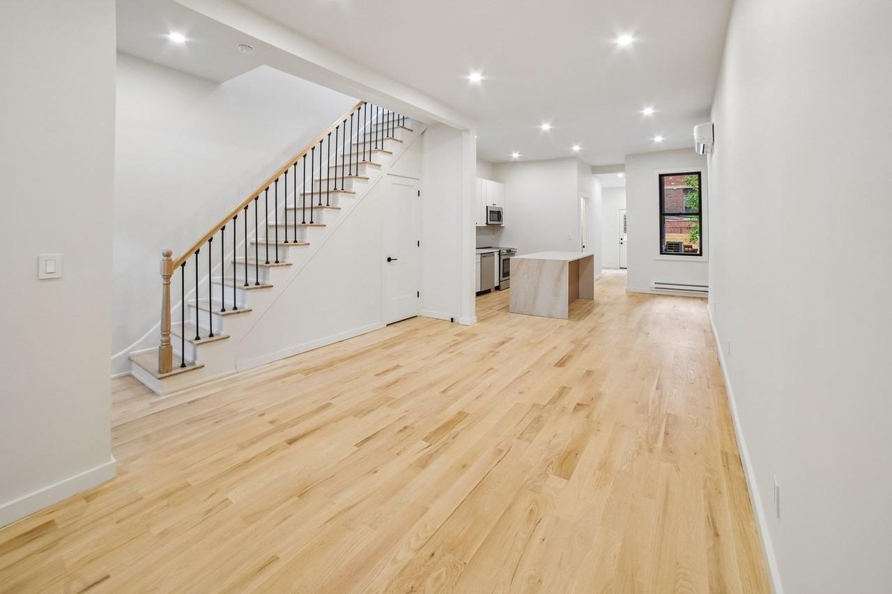 Oak St #2 - Photo 3 of 32