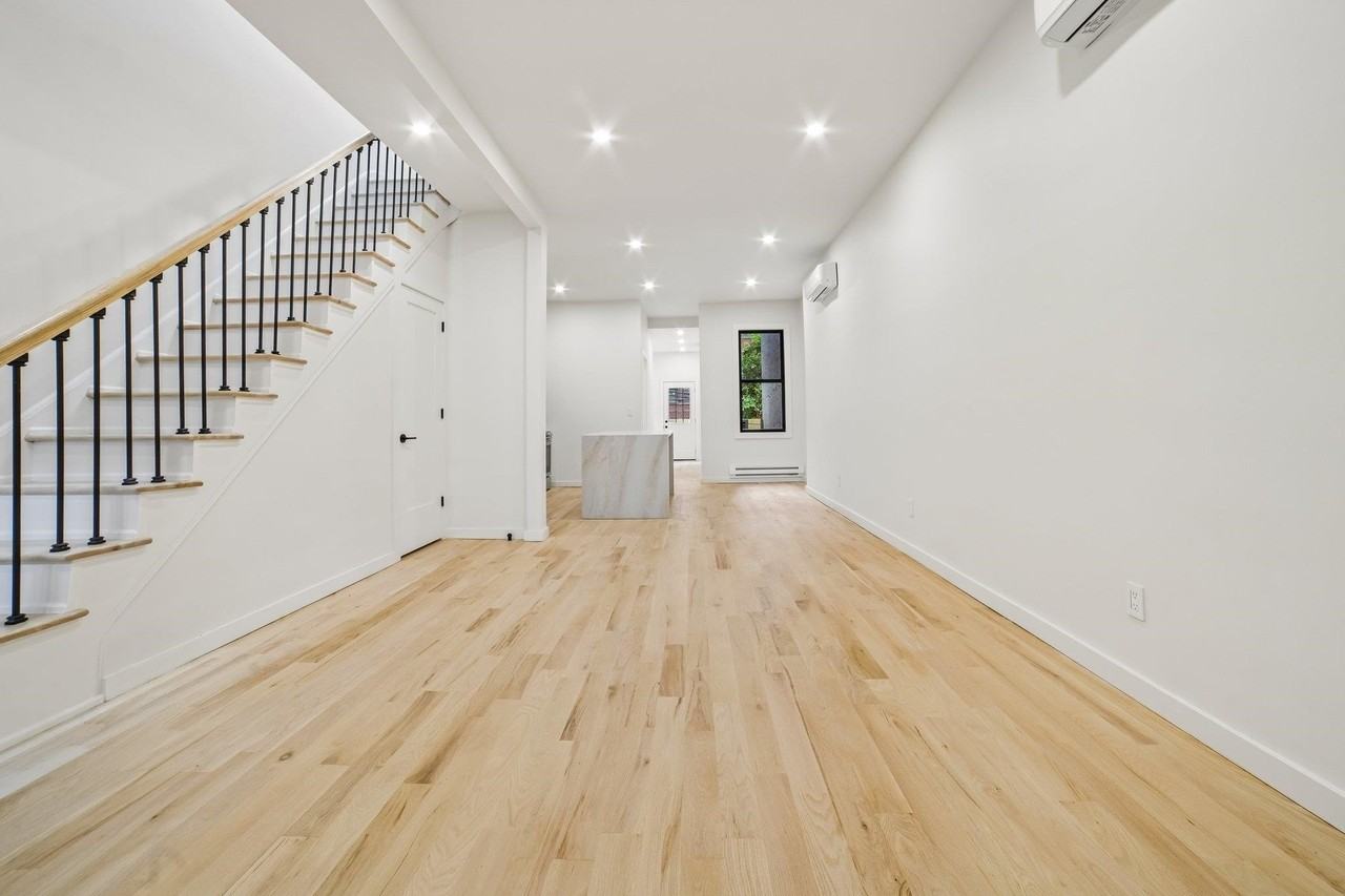 Oak St #2 - Photo 4 of 32