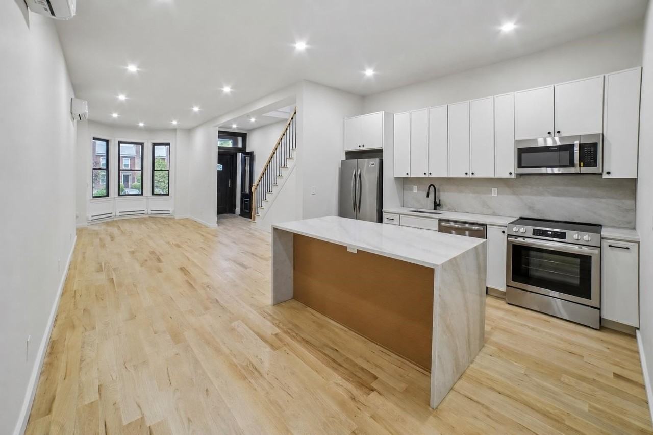 Oak St #2 - Photo 5 of 32
