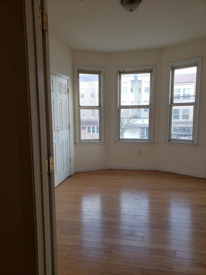 385 Avenue C #3 - Photo 6 of 10