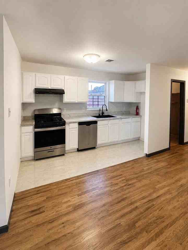 28 4th St #1 - Photo 5 of 10
