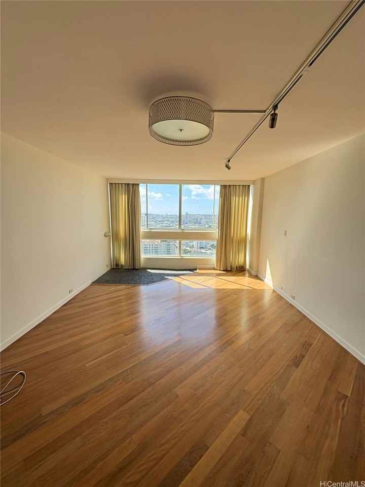 1212 Punahou St #3303 - Photo 4 of 12