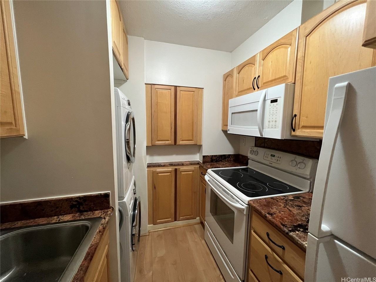 1122 Elm St #301 - Photo 5 of 9