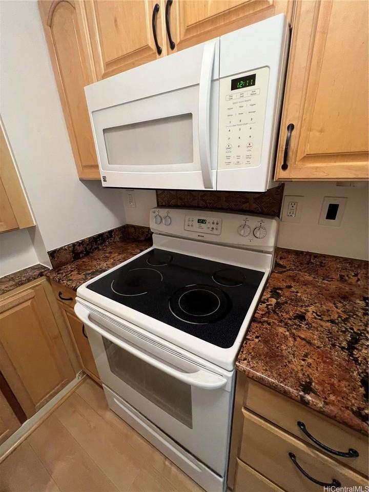 1122 Elm St #301 - Photo 6 of 9