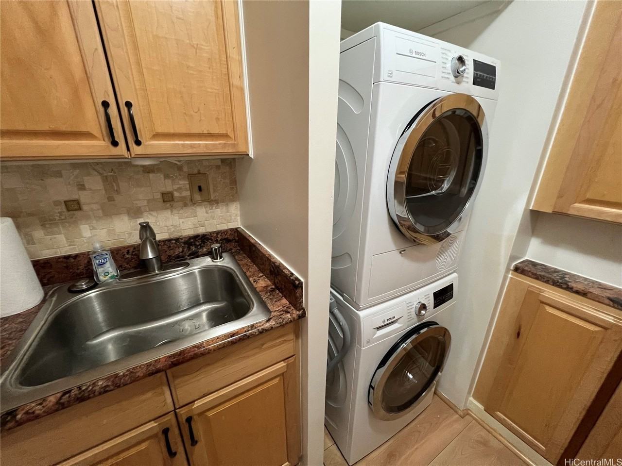 1122 Elm St #301 - Photo 7 of 9