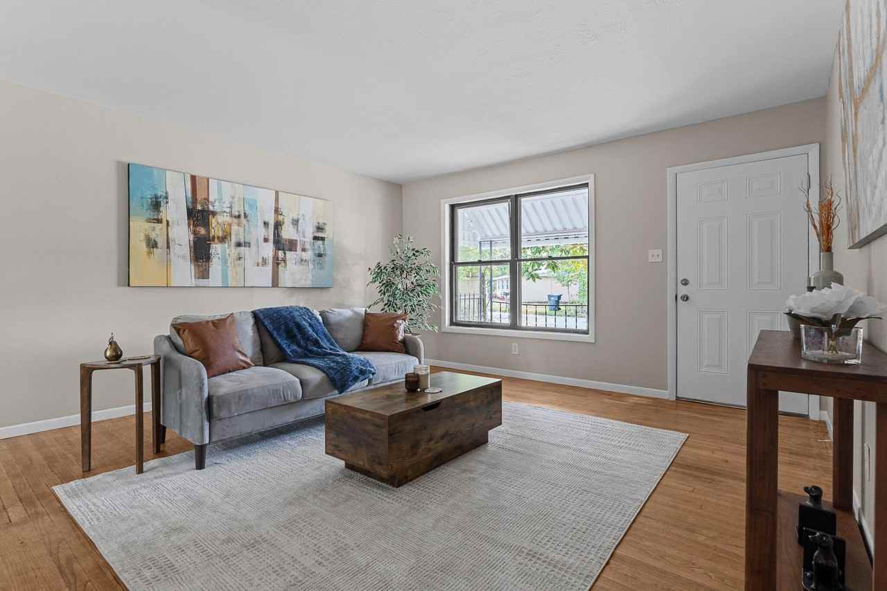 1426 Springview Dr - Photo 3 of 23