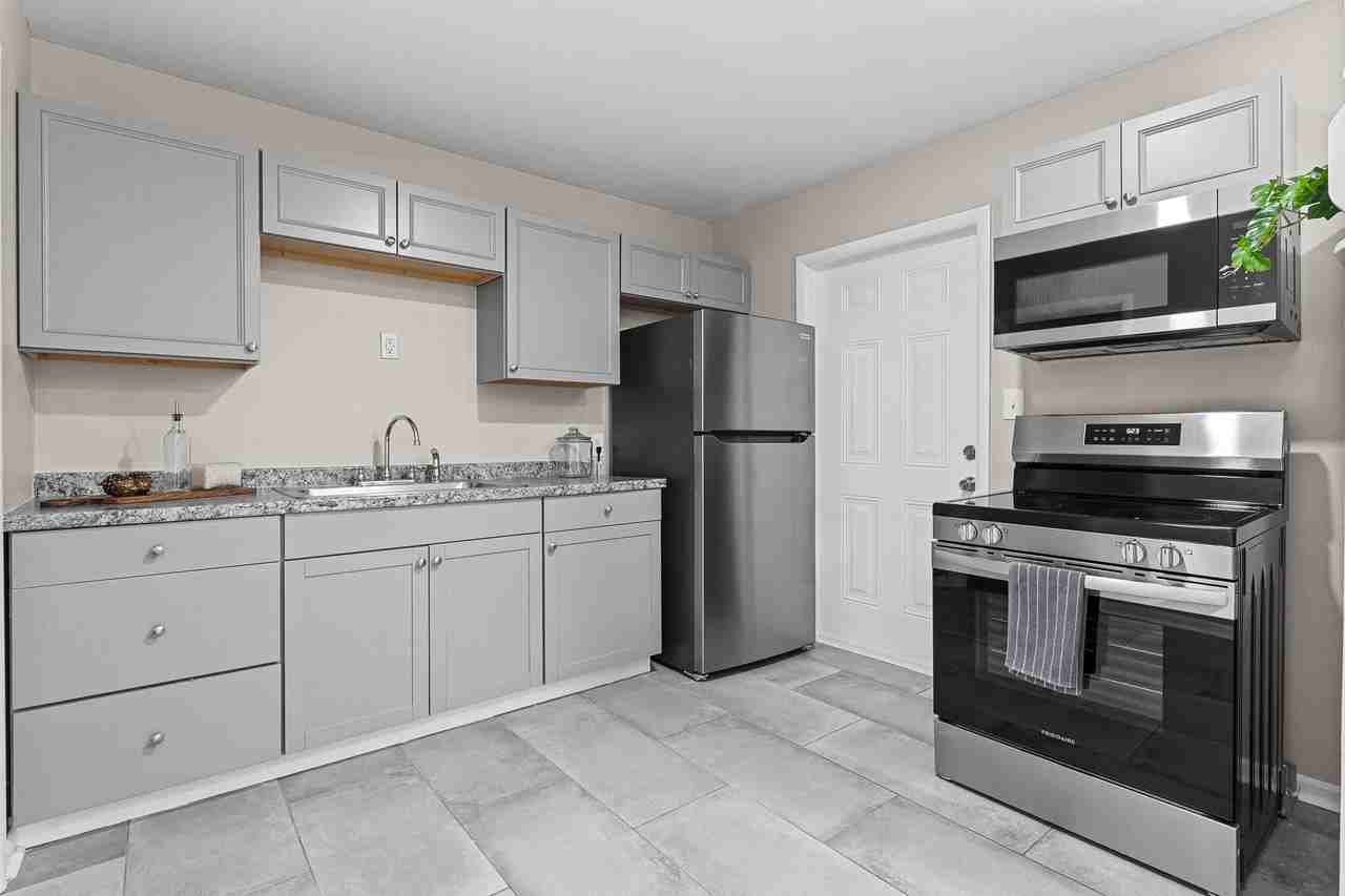 1426 Springview Dr - Photo 7 of 23