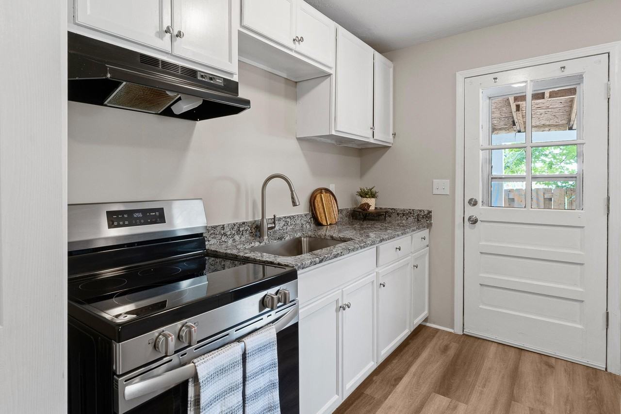 533 Basin St - Photo 3 of 16