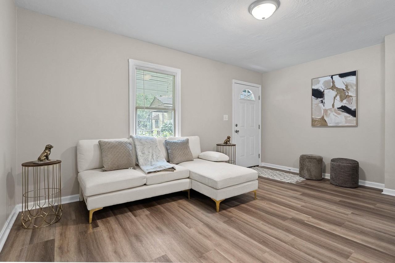 533 Basin St - Photo 6 of 16