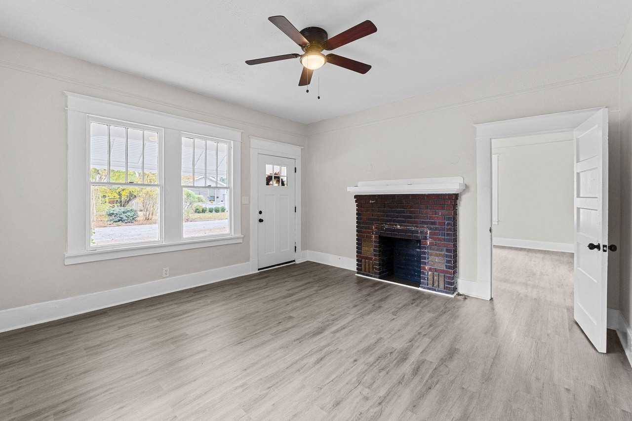 1307 Beman St - Photo 3 of 20
