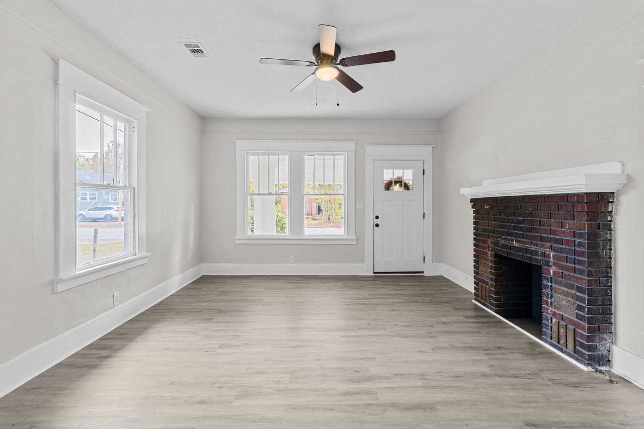 1307 Beman St - Photo 4 of 20
