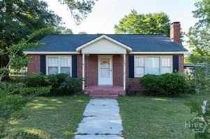 featured image of 204 E 4th St
