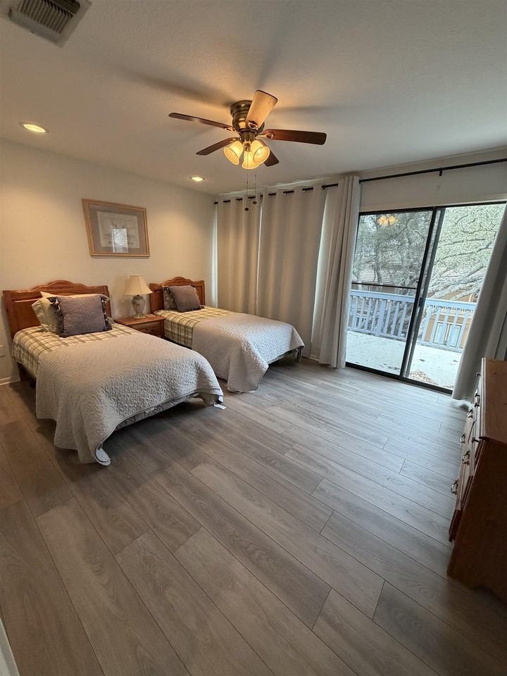 Crestview Dr - Photo 6 of 20