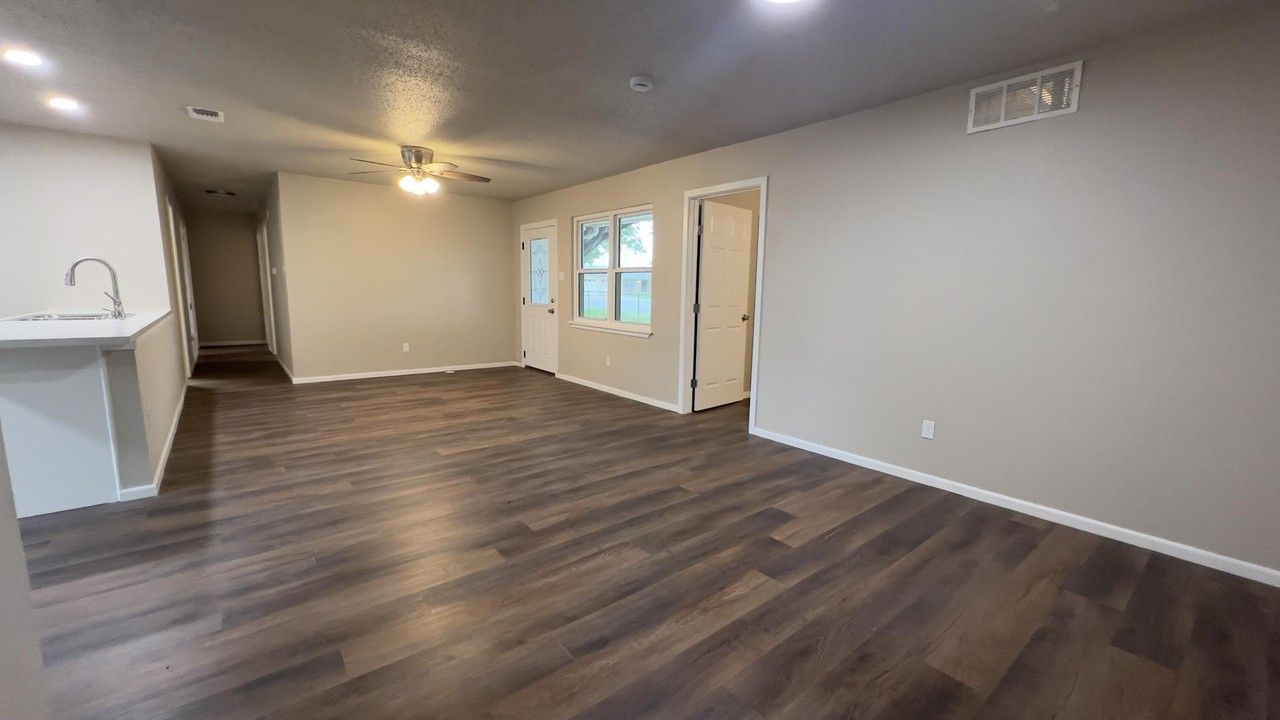 3705 Elkhart Ave - Photo 3 of 11